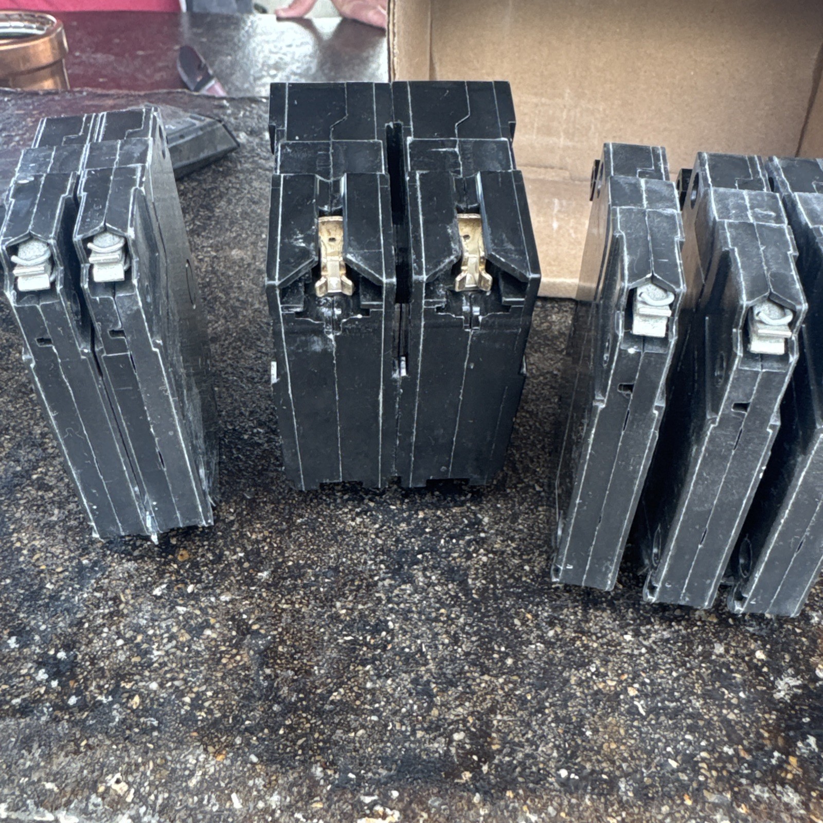 GE THQ Breakers (1) 100a (1) Double 30, (3) 20a