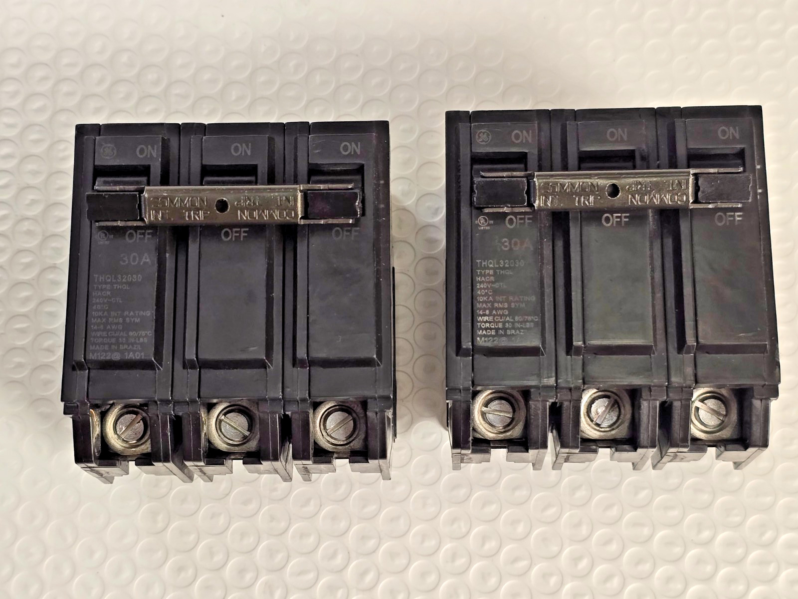 GE THQL32030 Circuit Breaker, 3Poles, 30A, 240V/ Pack of 2