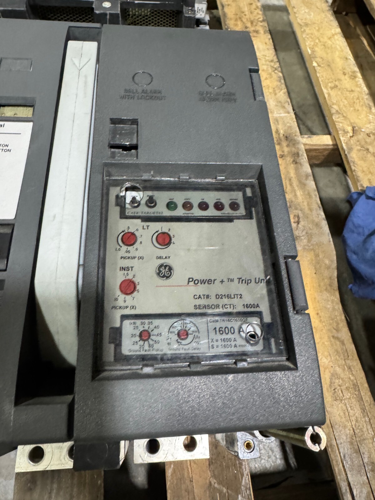 GE Power Break II SHF SHF16D216 3 Pole 1600 Amp 600v Circuit Breaker D216LIT2 LI