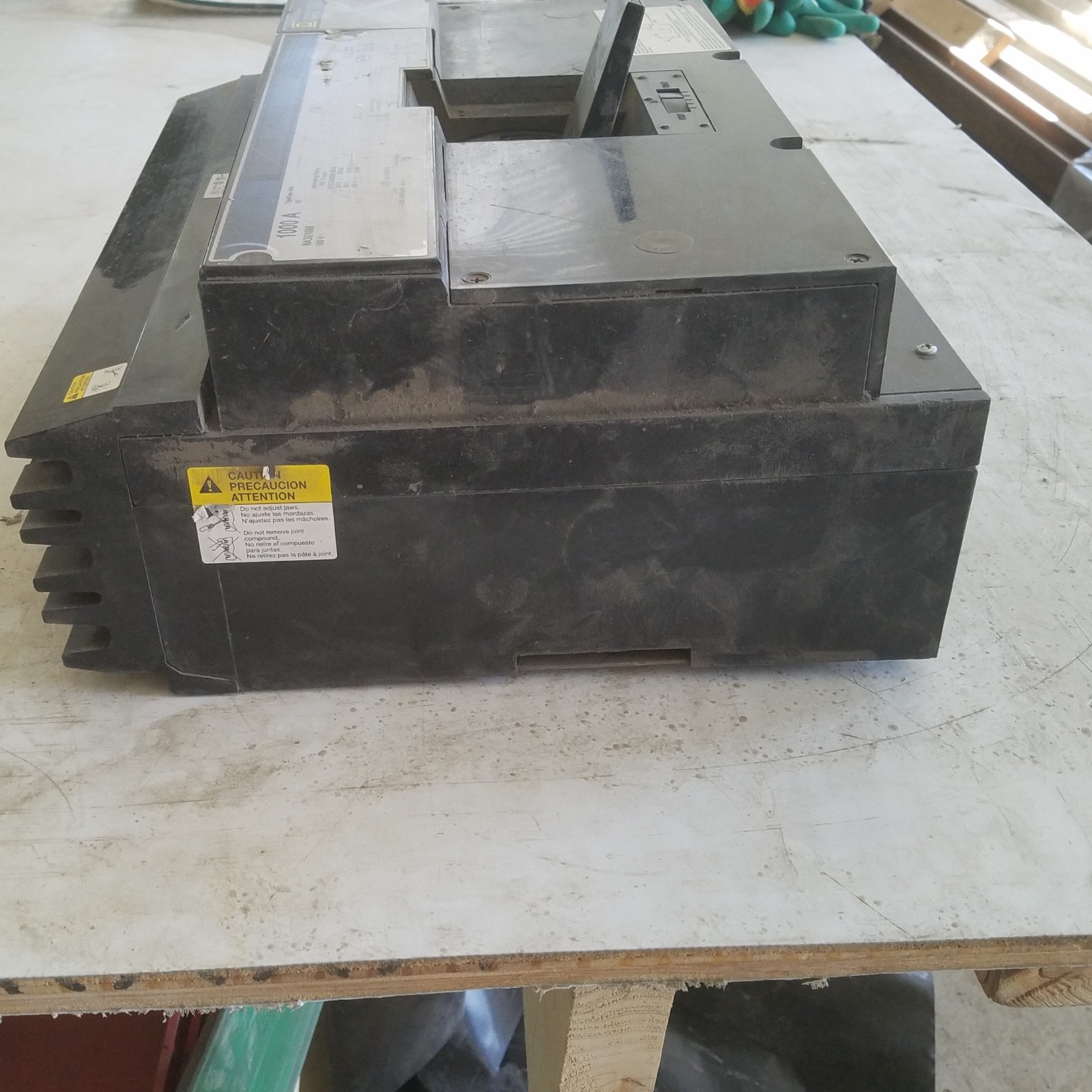 Square D NA361000 circuit breaker. 1000A. 3 phase. I-Line.