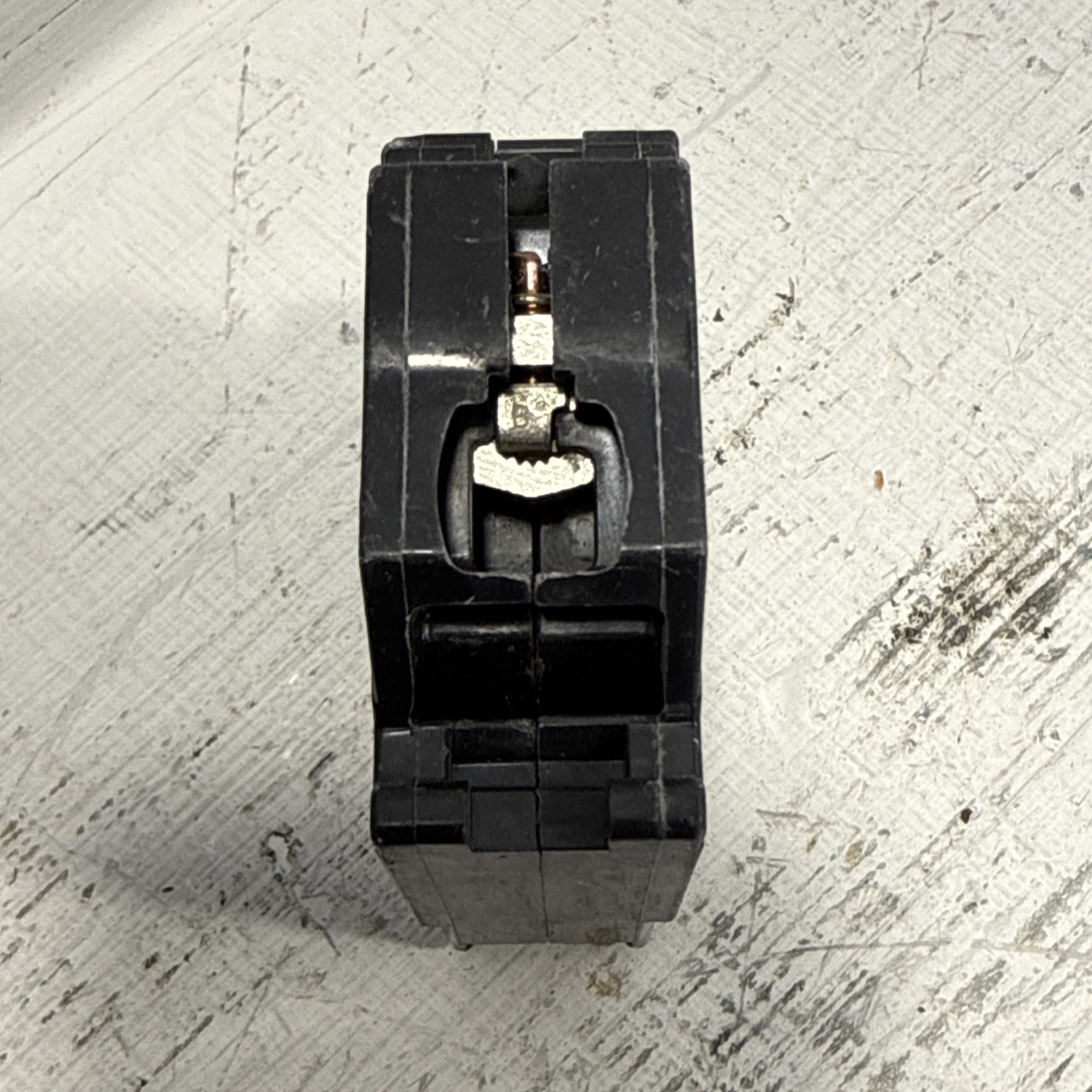 GE THQL1120 Plug-In Circuit Breaker 1 pole 20 Amp 1P 20A Type THQL 120/240VAC