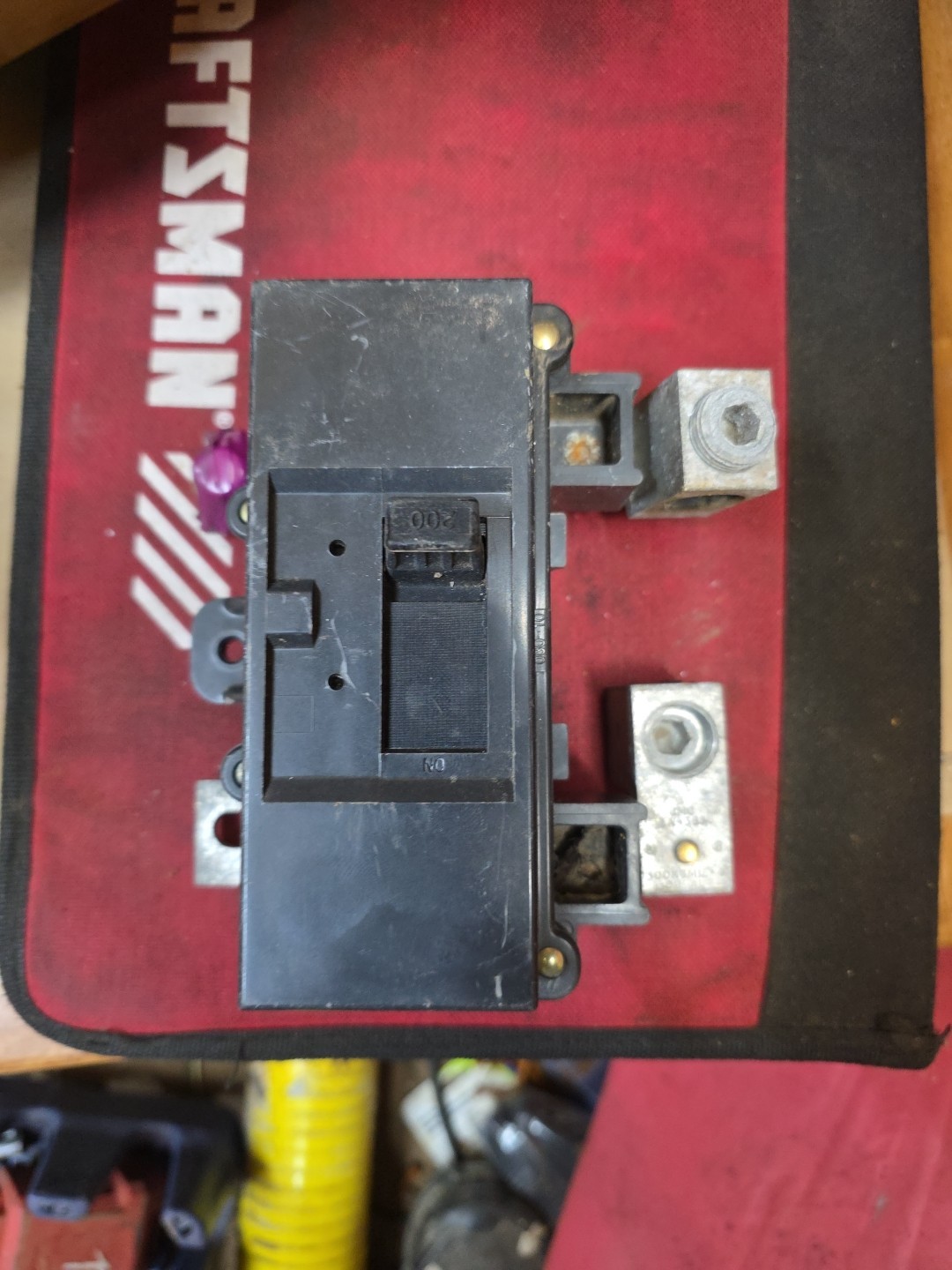 Square D 2 Pole 200 Amp Main Circuit Breaker 120/240 V 50/60 Hz QOM2200VH