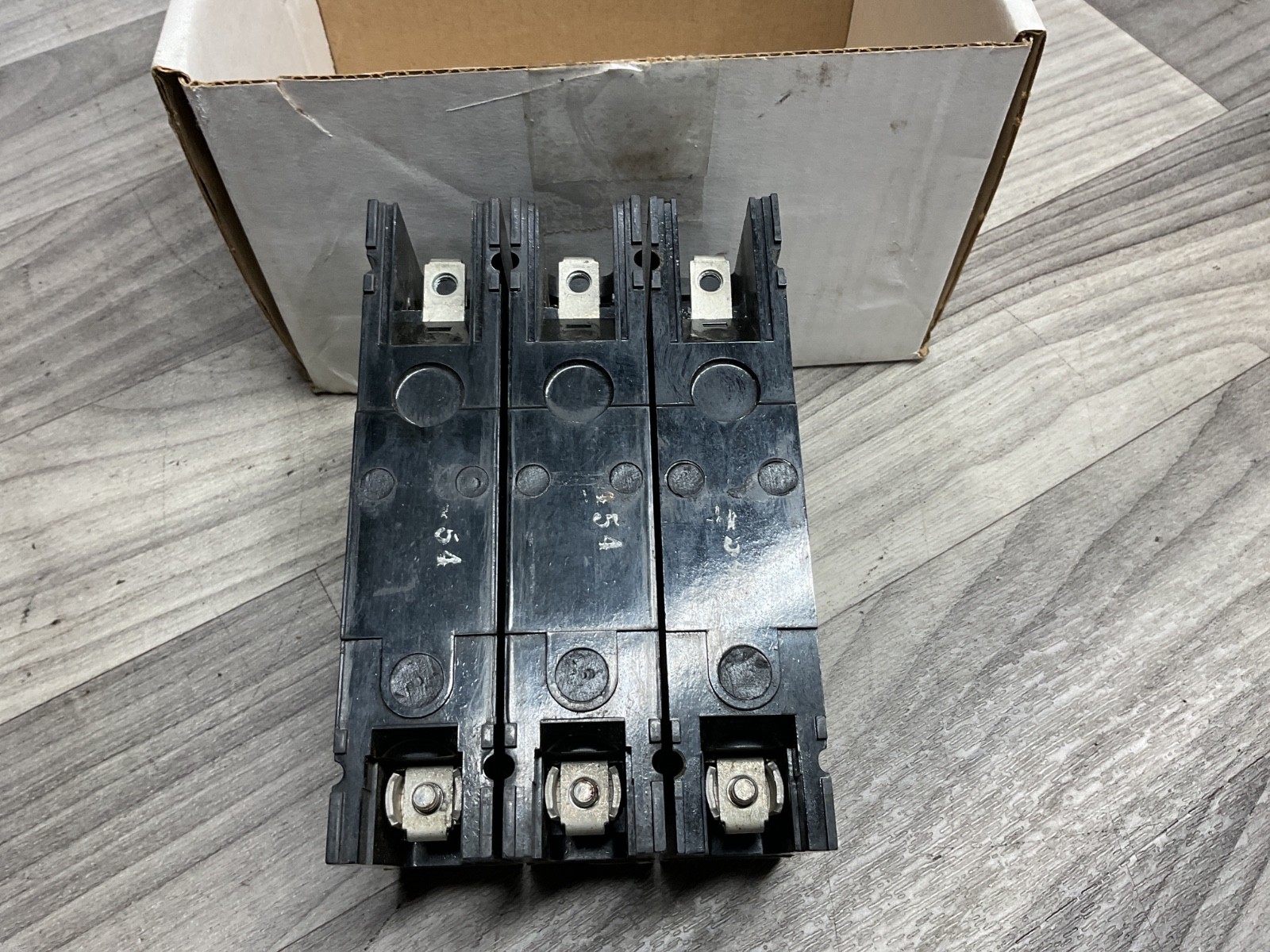 (LOT OF 3) GENERAL ELECTRIC TED113020 277 VAC 20 A BREAKER ECS #337A146PR2