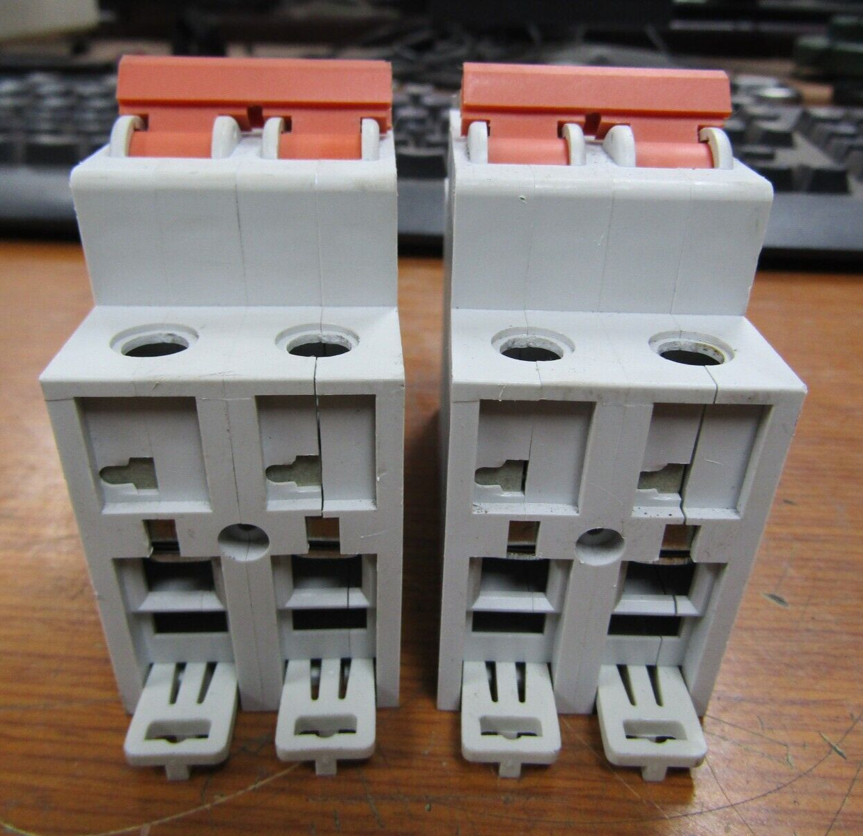 💥2) LS INDUSTRIAL SYSTEMS 16A CIRCUIT BREAKER 2 POLE 400 VAC BKN C 16 LOT OF 2