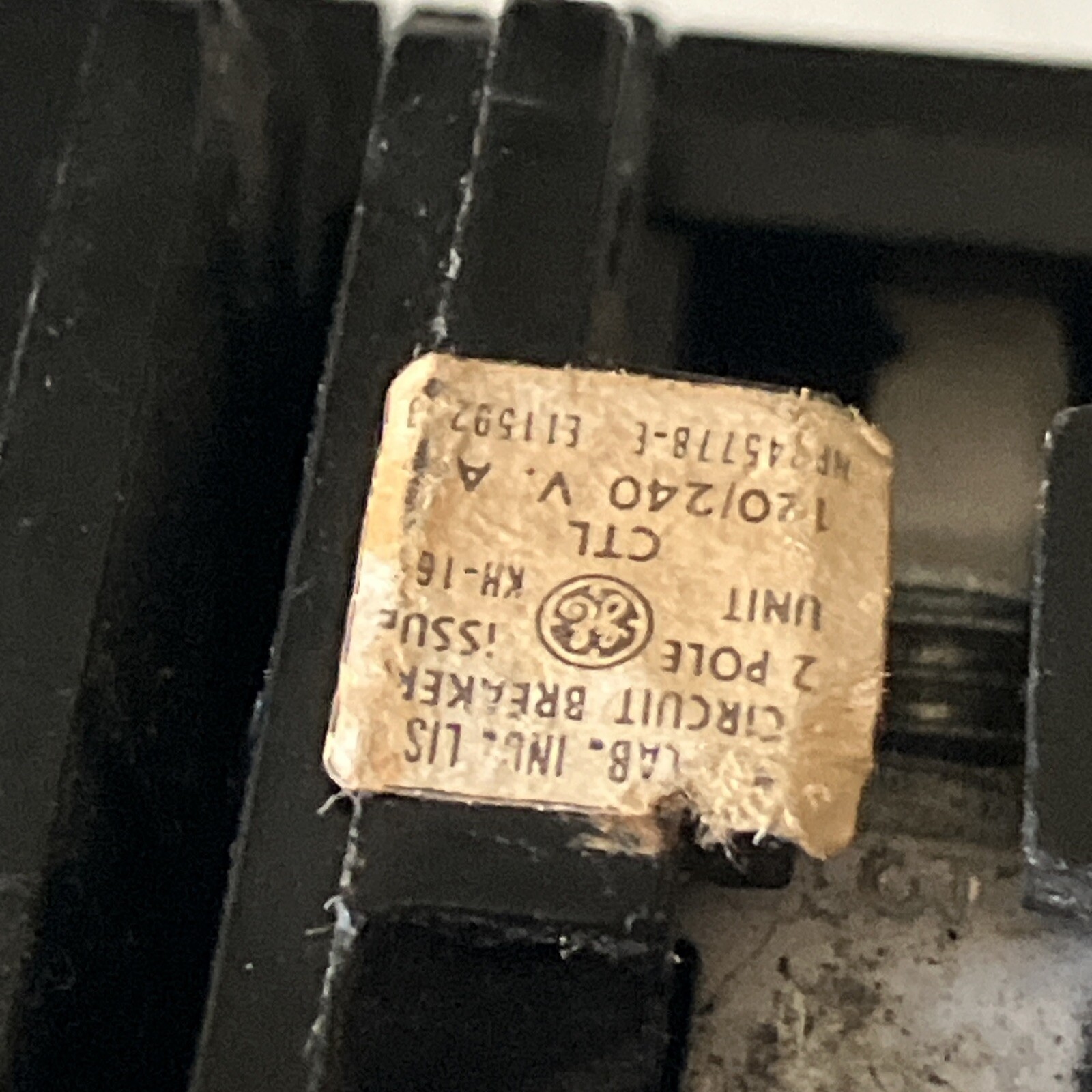 General Electric THQL2120 Circuit Breaker, 2P 20A Old Style Thick Series 20A TQL