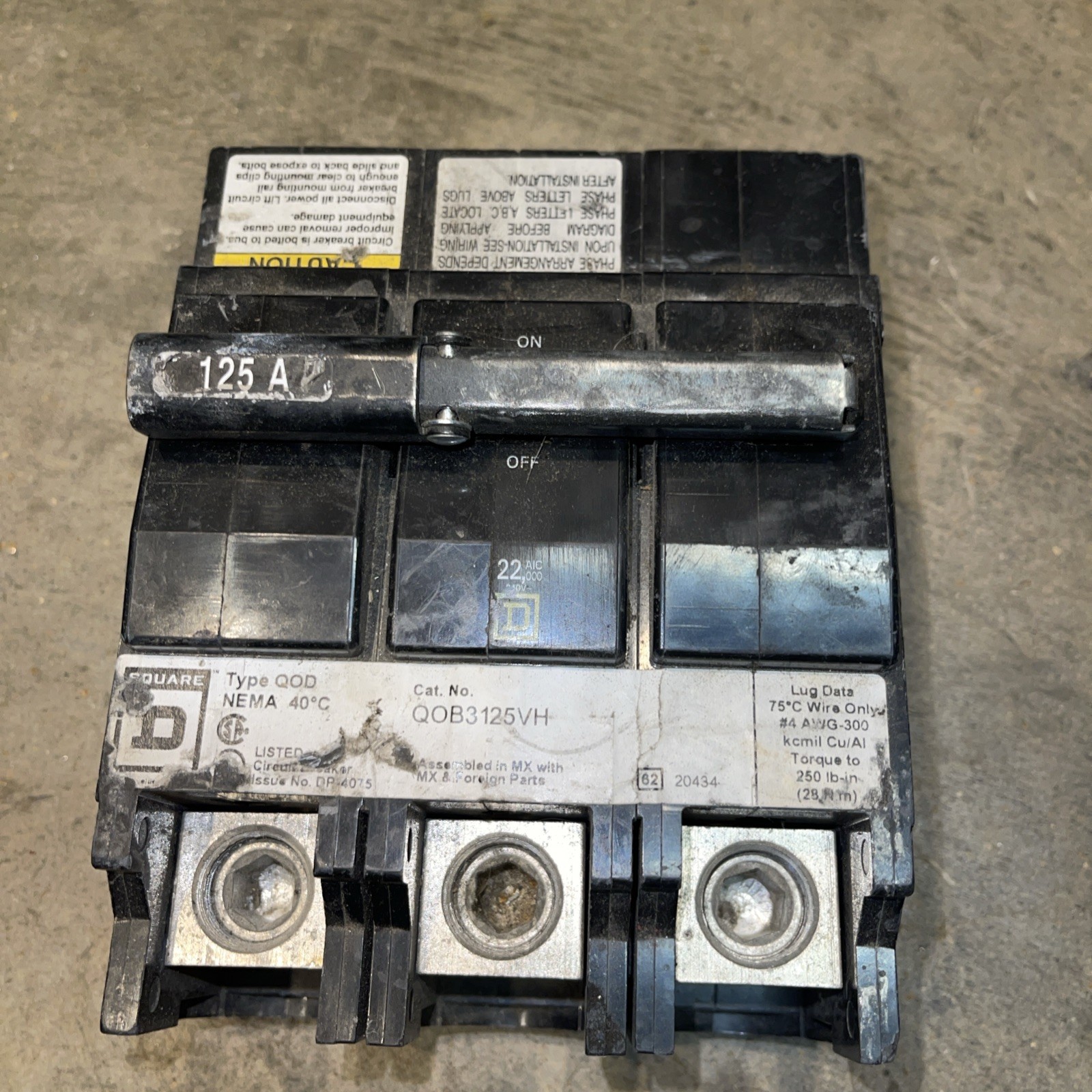 Square D QOB3125VH Main Circuit Breaker 125A 3-Pole Bolt-On 240V Branch