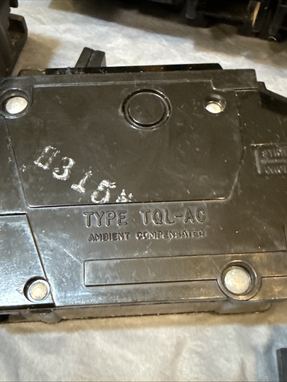 GE Lot Of 7 Breakers (3)-1 Pole 15Amp 20Amp (4)-2 Pole 15Amp 40Amp 60Amp