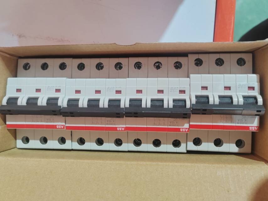2CDS273061R0427 Brand New ABB Miniature Circuit Breaker S203M-K10UC 3P 10A – K