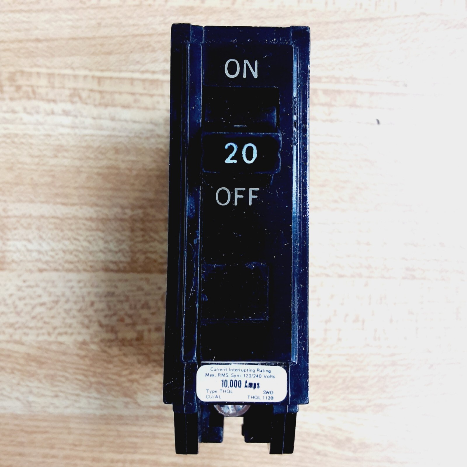 GE THQL1120 1 Pole 20 Amp 120/240 Volt Plug-in Circuit Breaker — Box Of 5 New!