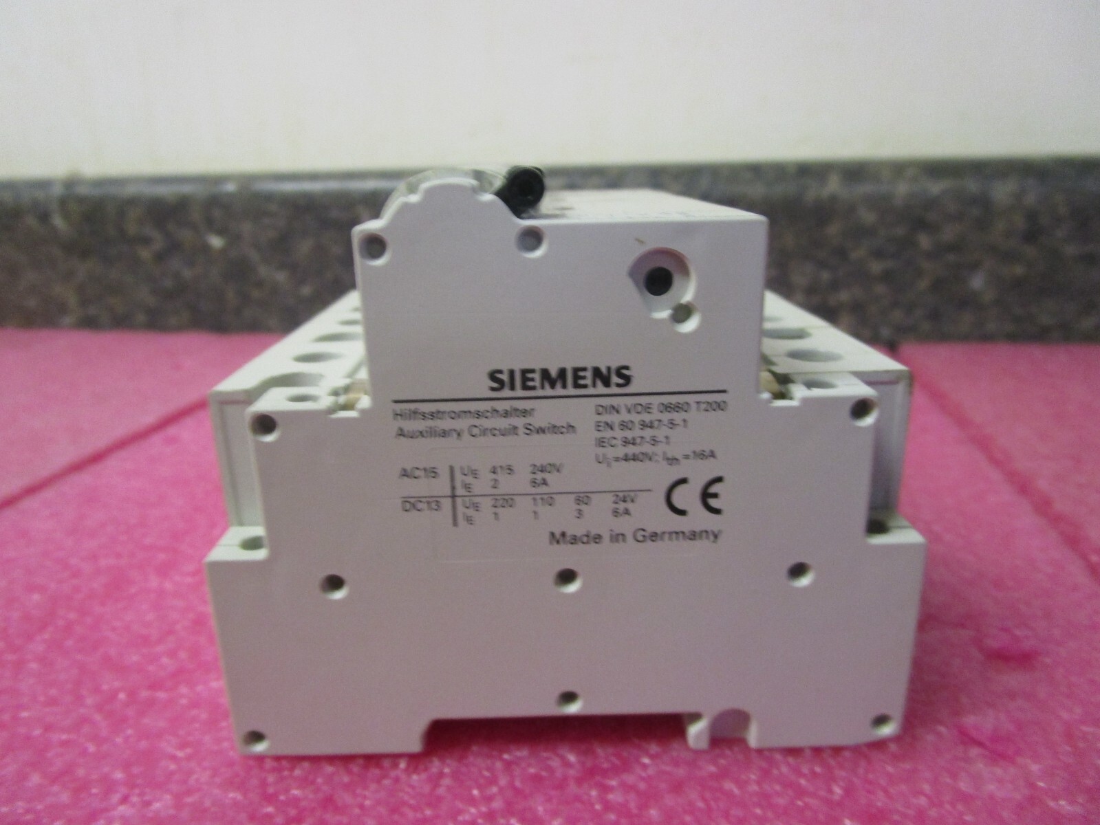 Siemens 5SX63 C63 Circuit Breaker, 400-440V 3-Pole