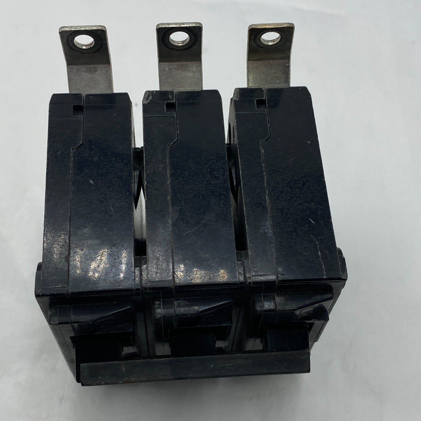 SIEMENS ITE 100 AMP CIRCUIT BREAKER 240 VAC 3 POLE TYPE BLH NE-7231