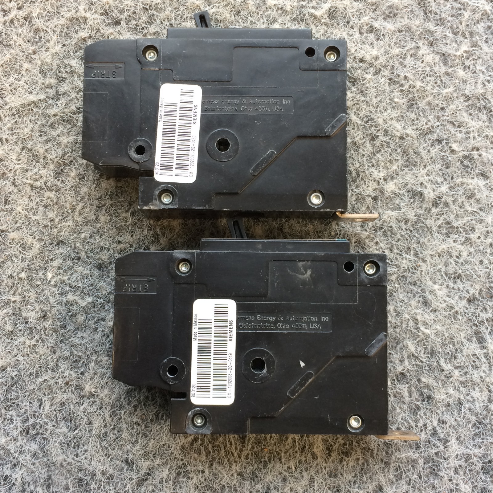 Lot OF 2 BQD120 SIEMENS 1 POLE, 277V, BOLT ON 20 AMP BREAKERS