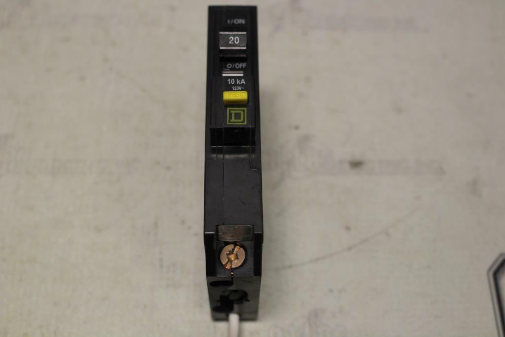 SQUARE D QO120GFI 1 Pole 20 Amp Ground Fault Circuit Breaker Plug On