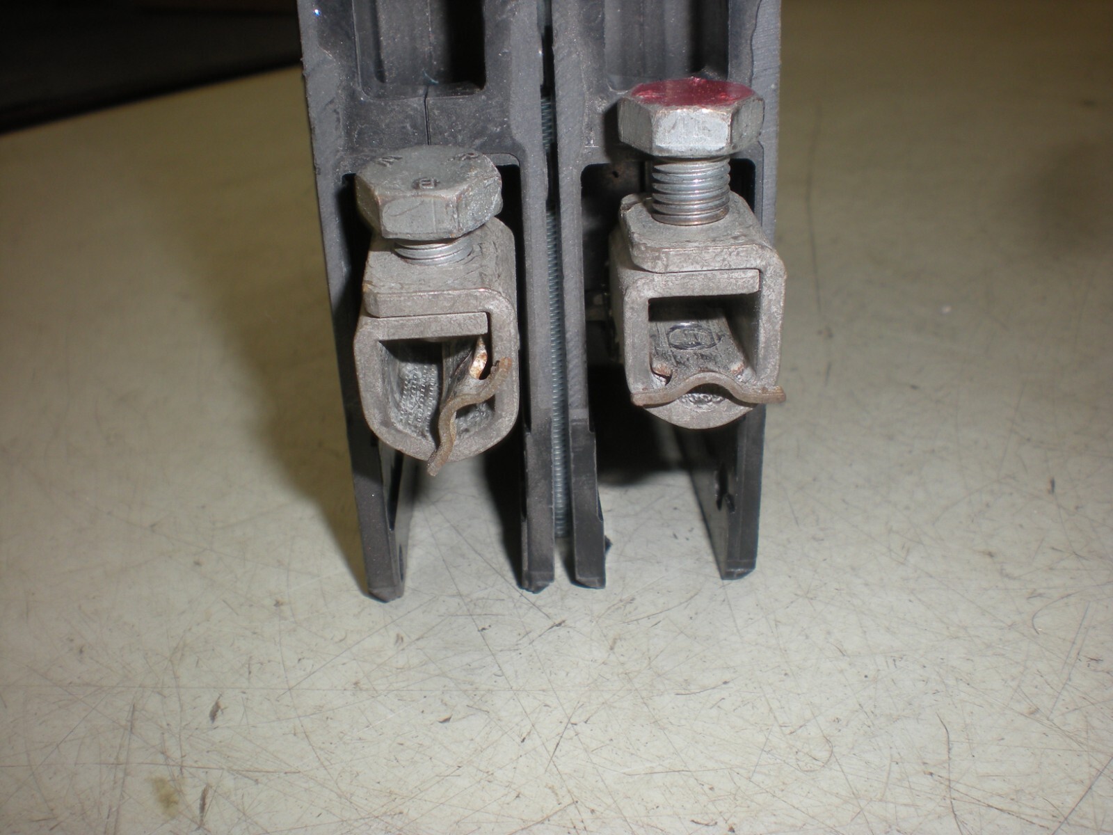 ITE E42B100 Circuit Breaker – 100A – 2 pole – 480VAC – Contacts test OK