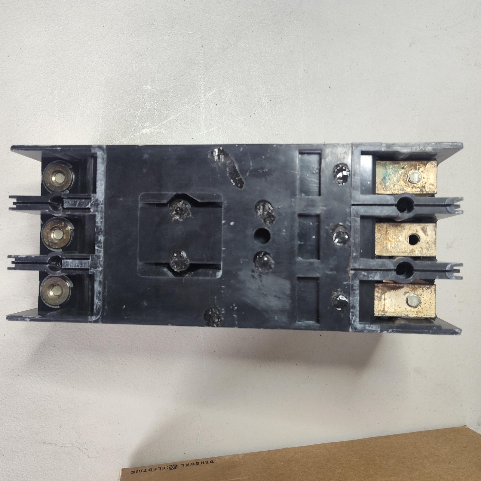 GE TFK236F000 F-225 Main Circuit Breaker Frame 3 Pole 225A 600VAC Black Used
