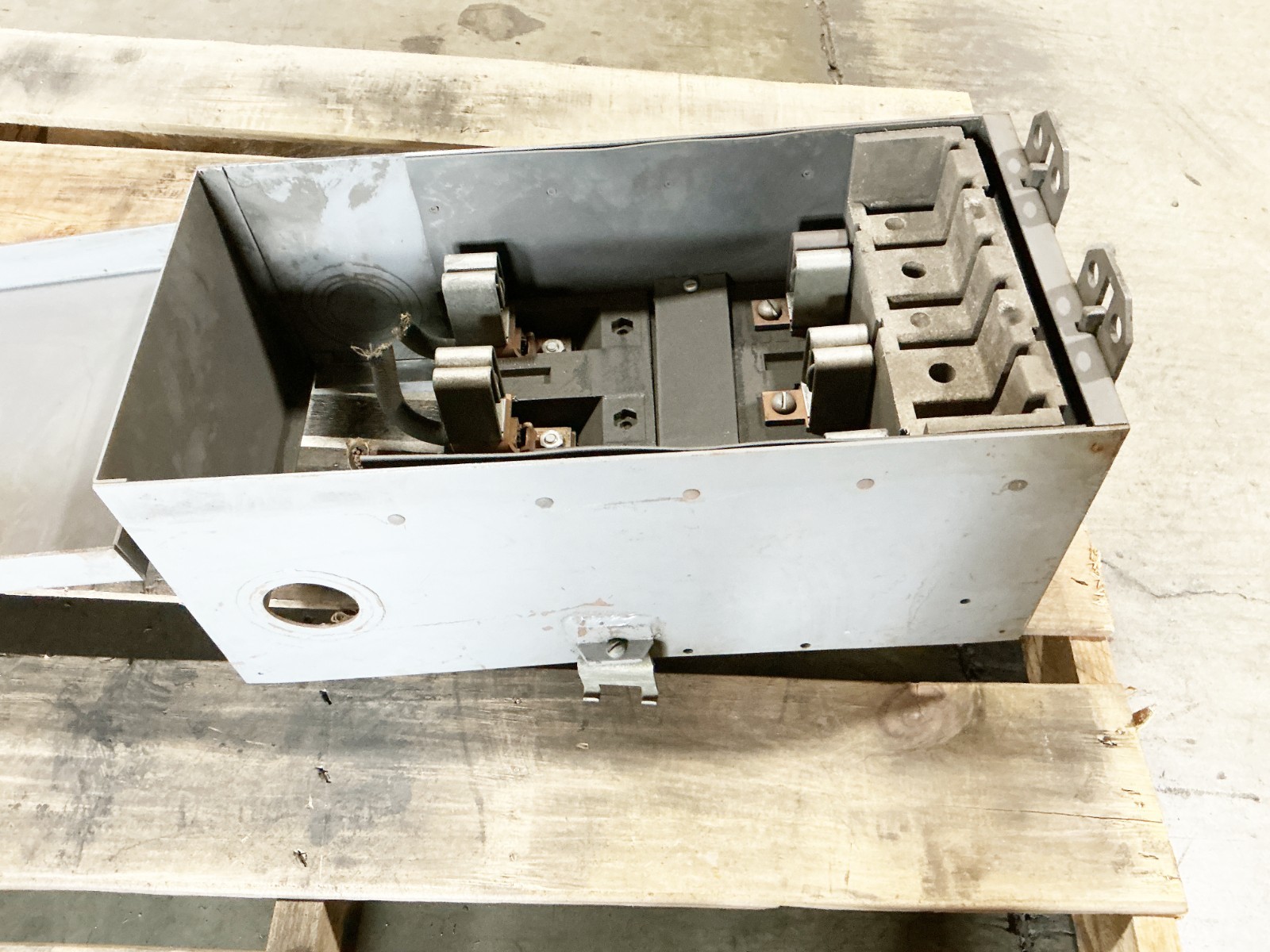 Square D SD9344 Fusible Bus Plug 200A 575AC HP 50 3PH 3W