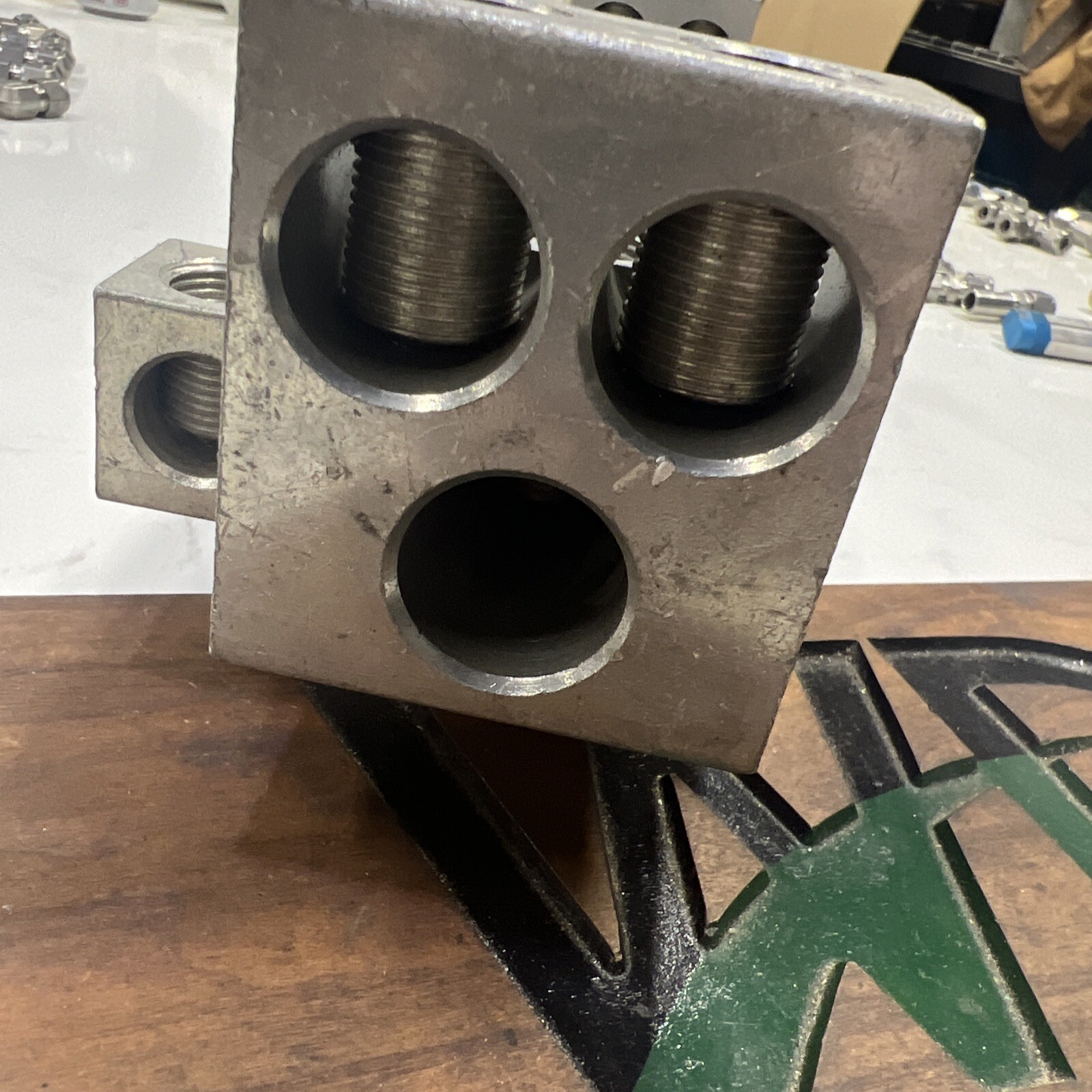 Square D Solid Neutral Assembly H800SNE4 NOS