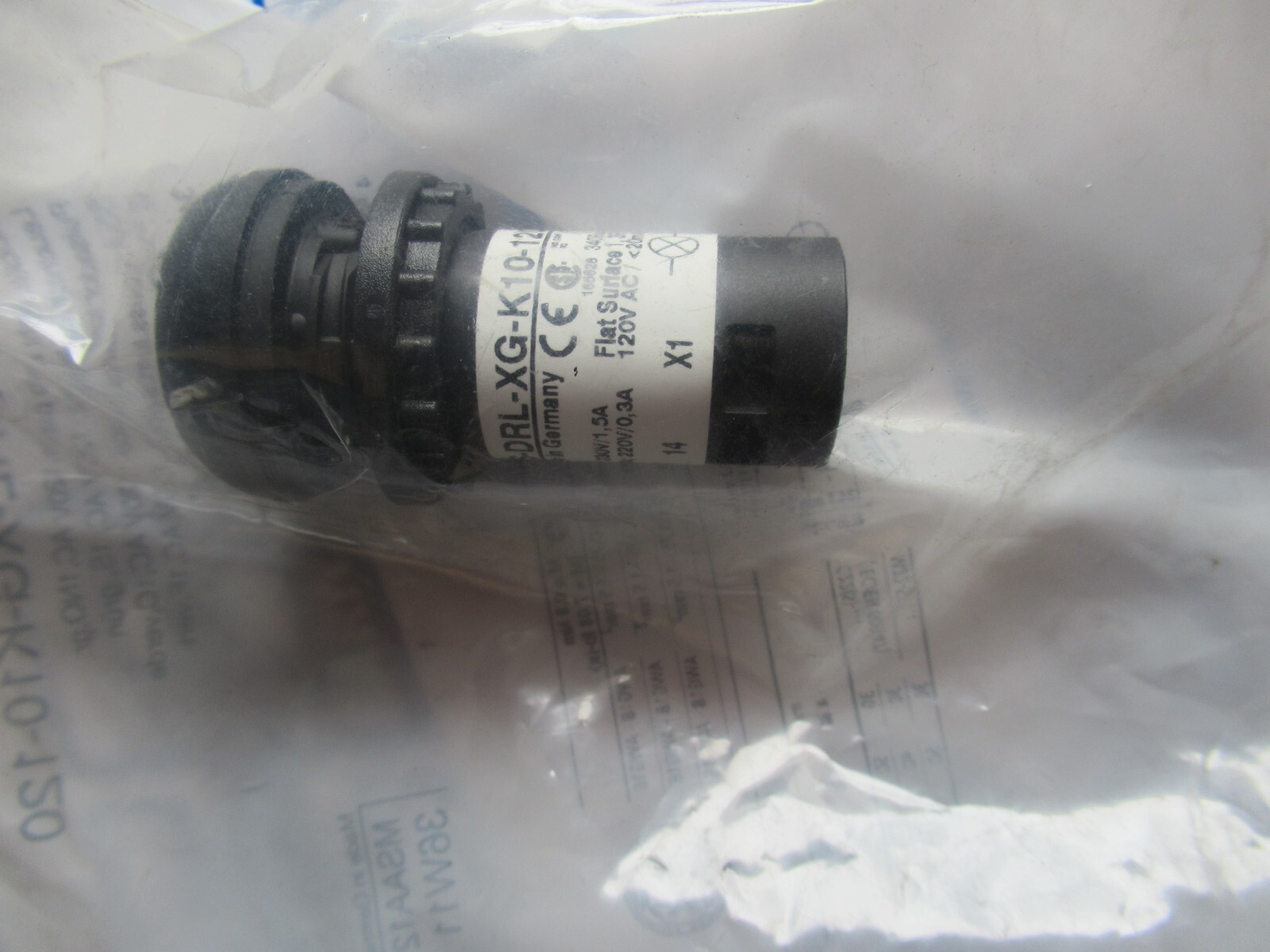 Eaton C22S-DRL-XG-K10-120 Green Indicator Light 120VAC -NEW-B