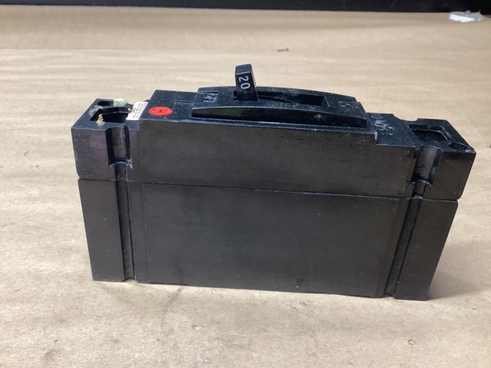 GENERAL ELECTRIC TED113020 277 VAC 20 A 1 P C. BREAKER #139F87PR6*CO