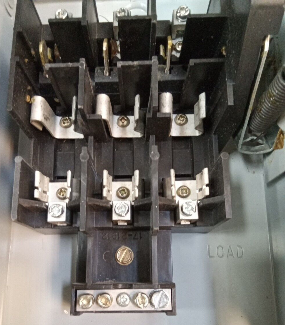 CUTLER HAMMER/DISCONNECT/SWITCH/DG321NGB/30A /3P/240V/FUSIBLE/R1-INDOOR(B33D1