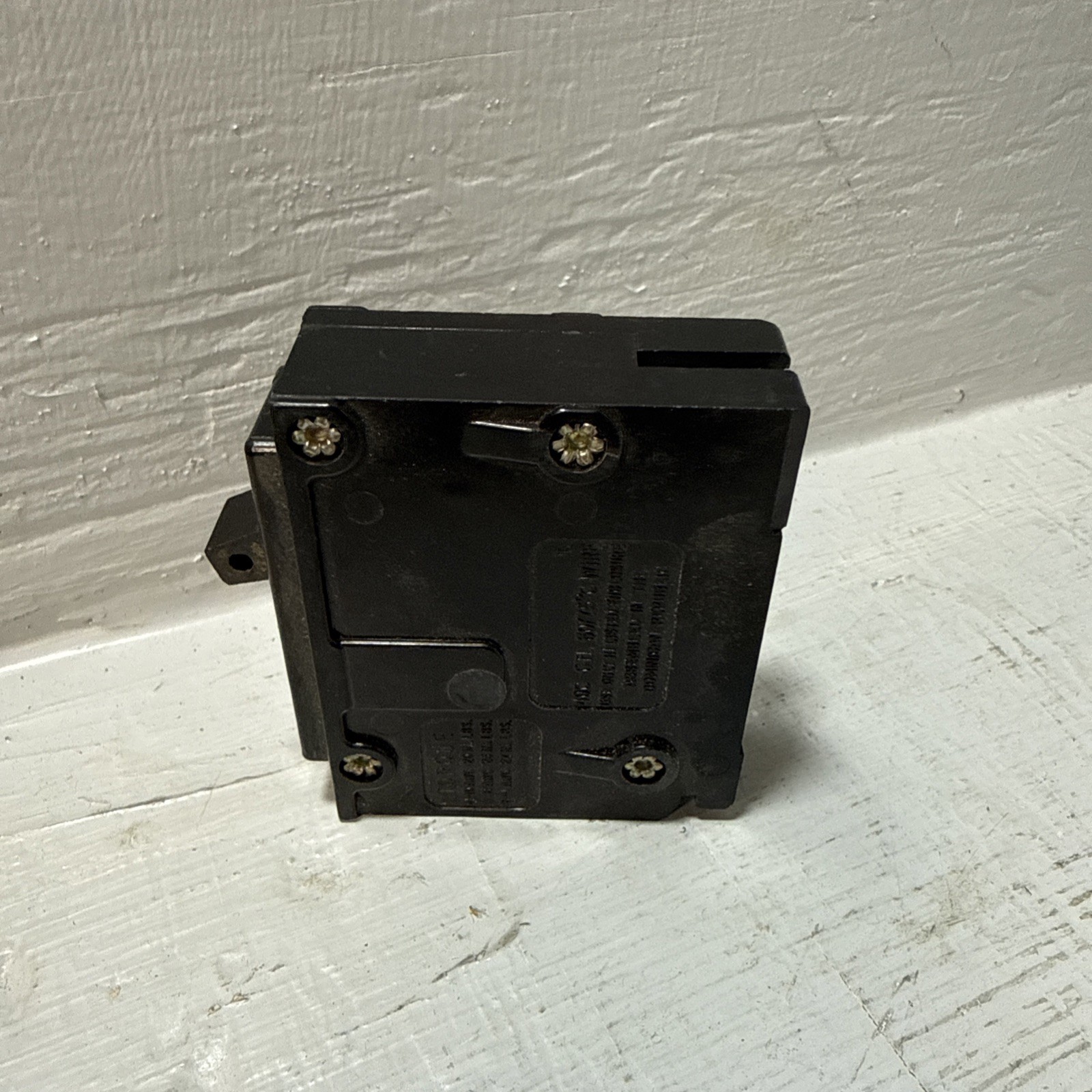 Challenger C115 1 Pole 15 Amp Circuit Breaker 120/240VAC 1P 15A Plug In J-714