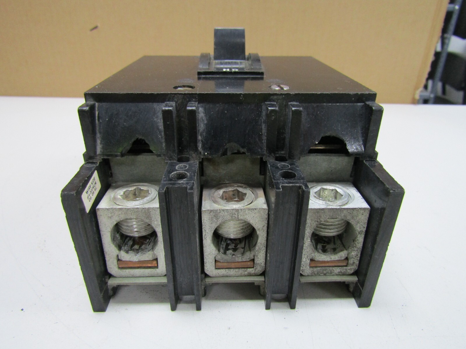 😎 SQUARE D 200 AMP CIRCUIT BREAKER 240 VAC 3 POLE Q2M3200MT