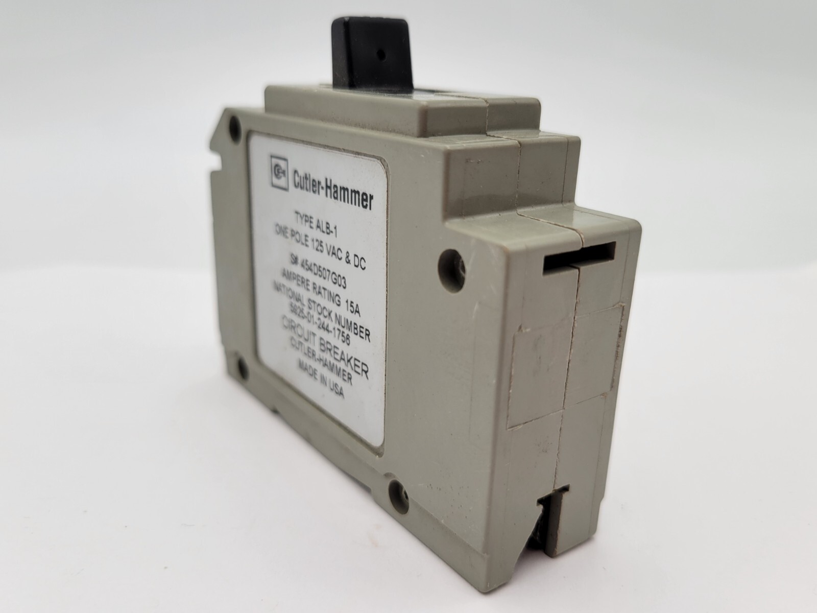 Cutler Hammer 5925-01-244-1756 Plug-In Circuit Breaker 15A 125V 1P Type ALB-1 25
