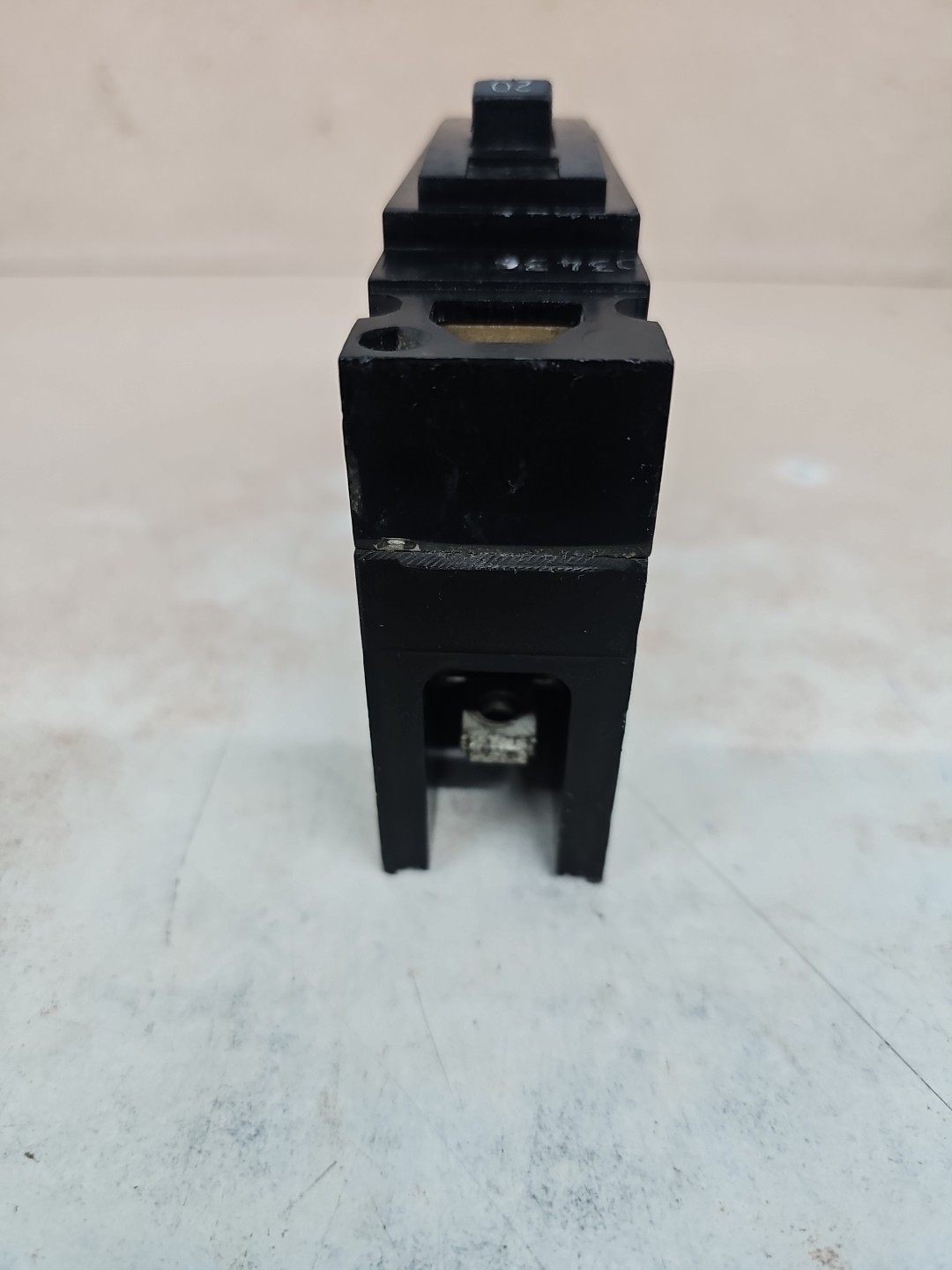 GE TED113020 Circuit Breaker, 20A, 1P, 277V Damaged Label