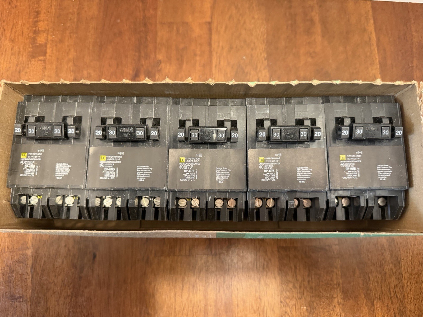 Square D HOMT2020230CP 20/30A Circuit Breaker ( LOT OF 5)