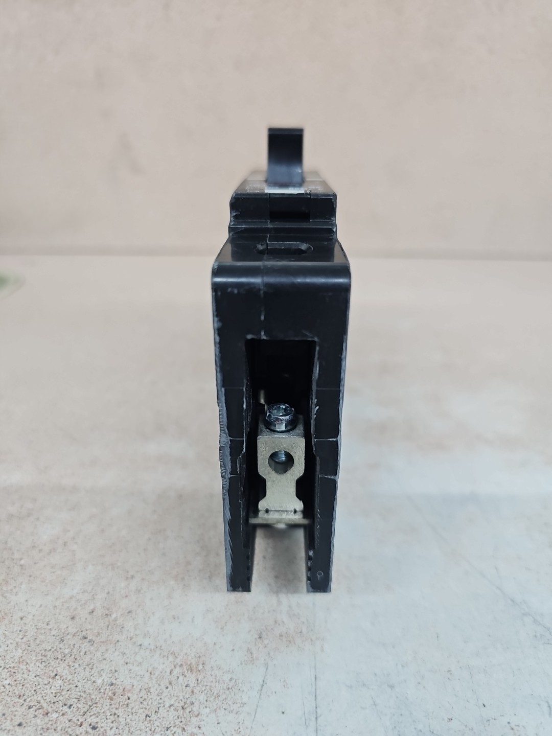 1) Square D EDB14020 1 Pole 20 Amp 277V HACR Type EDB Bolt On Circuit Breaker