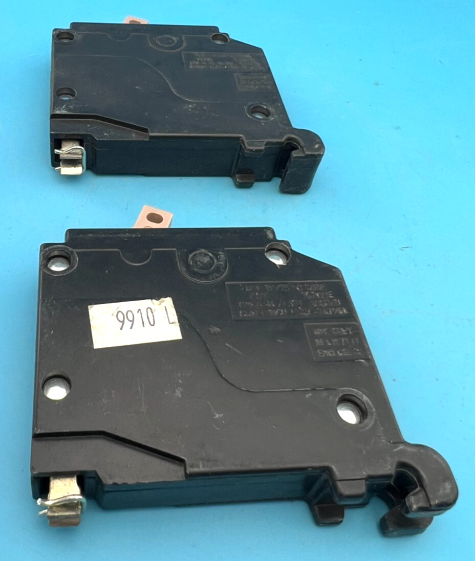 Cutler Hammer CH115 15 Amp 1 Pole Circuit Breaker CH Plastic Foot 1P (Lot Of 2)