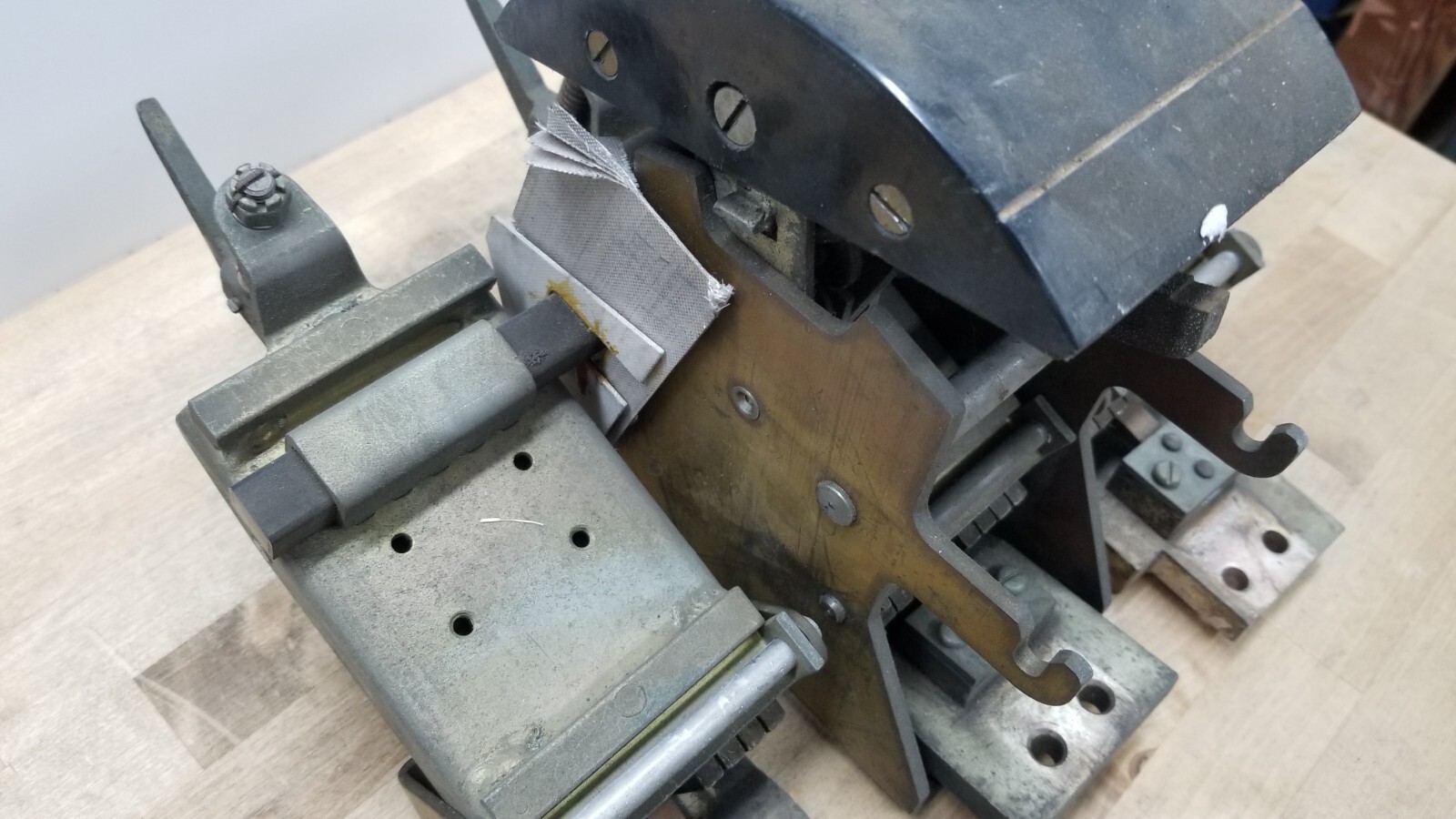 Westinghouse PB32000F 1600amp Trip De-Ion circuit breaker (Switch part only)