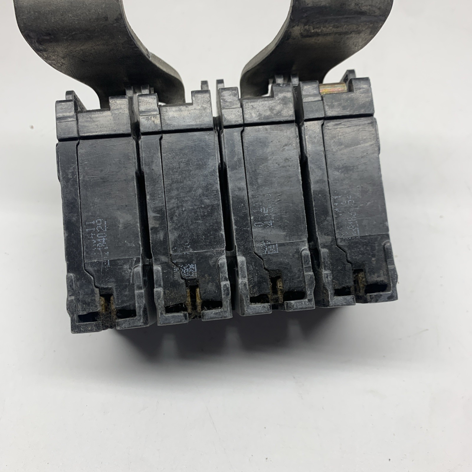 Siemens MBK200 EQ9685 2 Pole 200 Amp Circuit Main Breaker 240 V Type QP Used