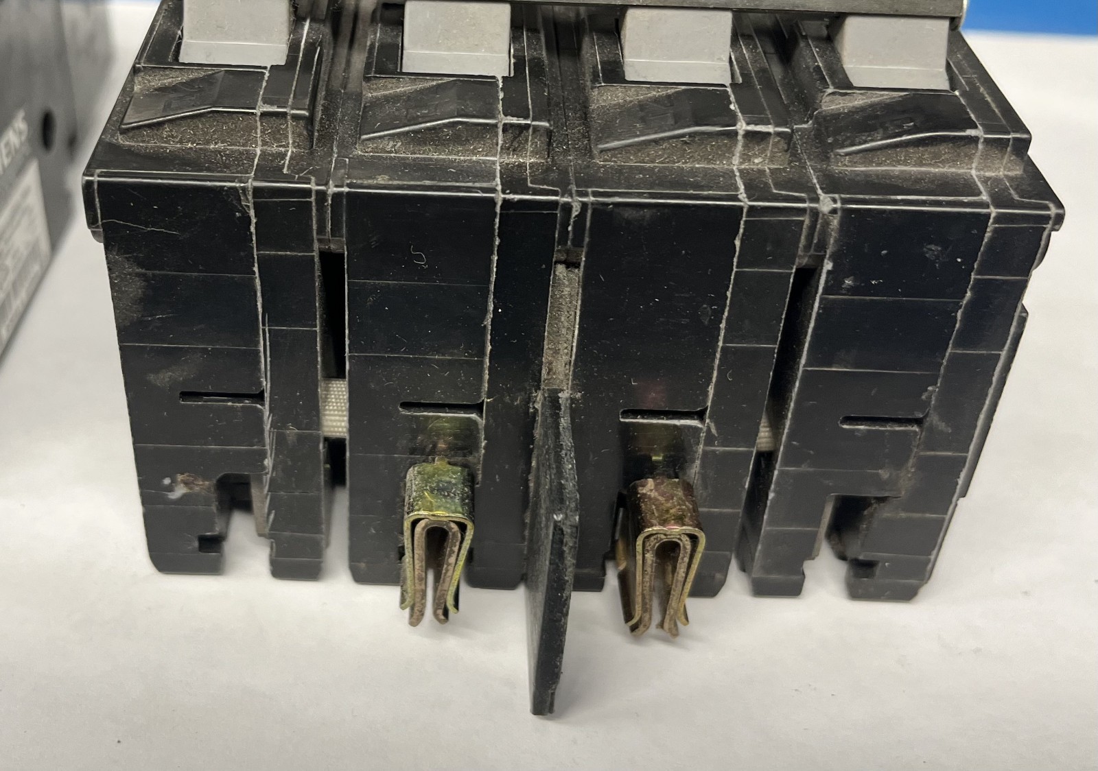 SIEMENS Q2200BHH 2P 200A 120/240VAC CIRCUIT BRKR *NEW OLD STOCK* PRICE PER EACH