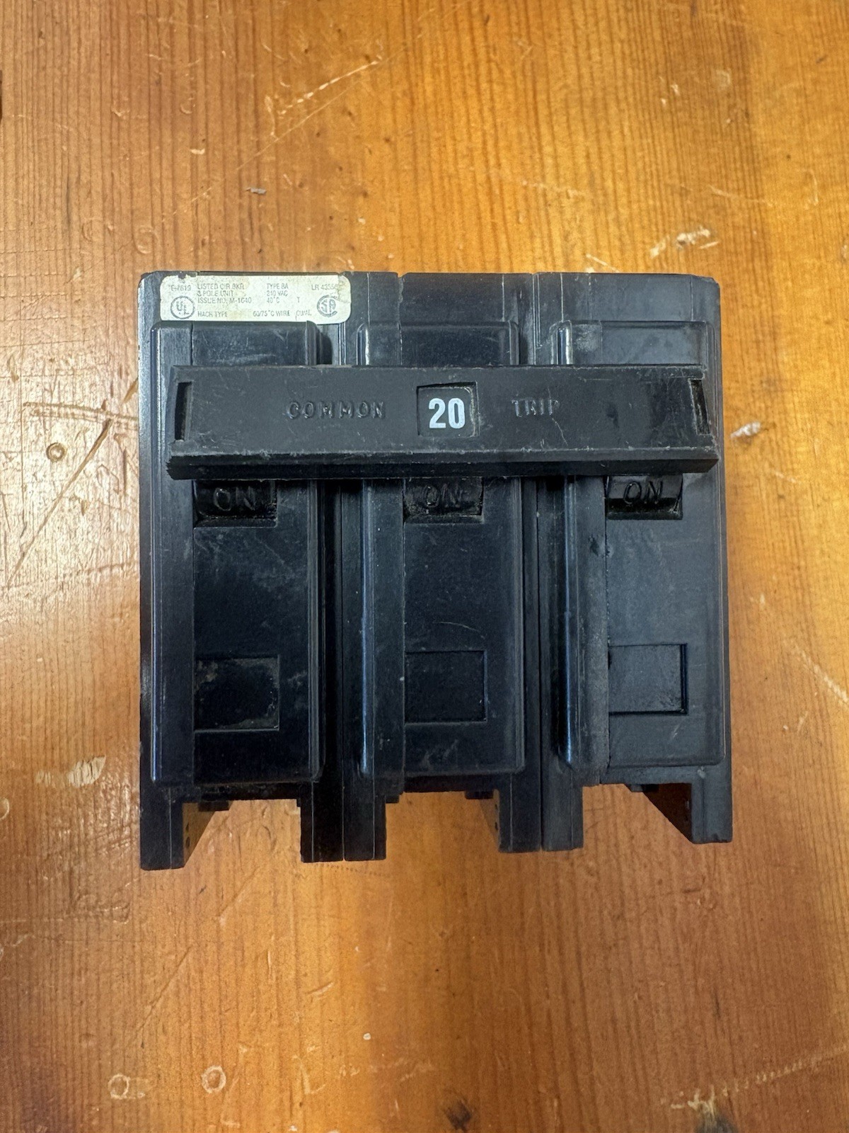 EATON CUTLER HAMMER BAB3020H 3-POLE 20A 240V BOLT ON TYPE BA C/B