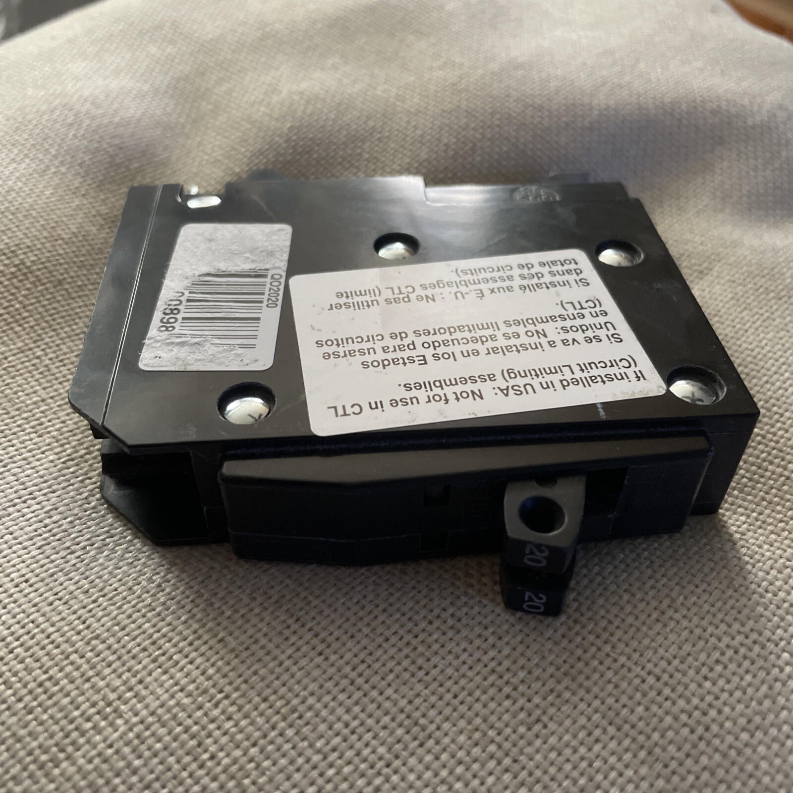 Square D QO2020 20 Amp 2 Pole Circuit Breaker Twin Tandem (No Hook) QO2020C NEW
