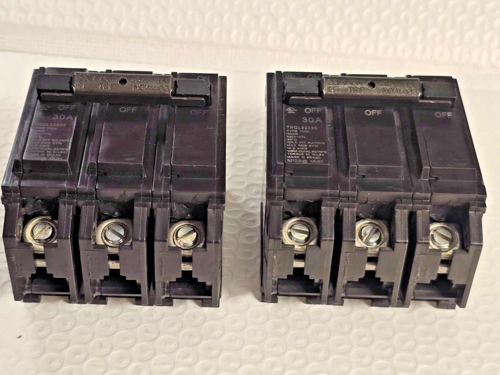 GE THQL32030 Circuit Breaker, 3Poles, 30A, 240V/ Pack of 2