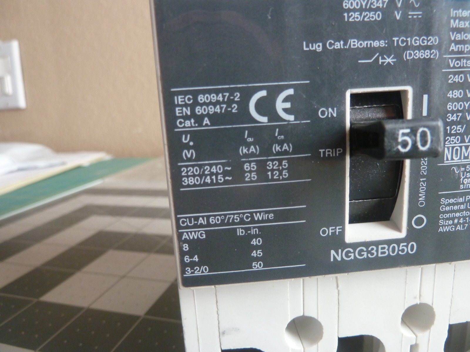 Siemens NGG3B050 Bolt-On Circuit Breaker: 600Y/347V AC – 50A – 3 pole – USED