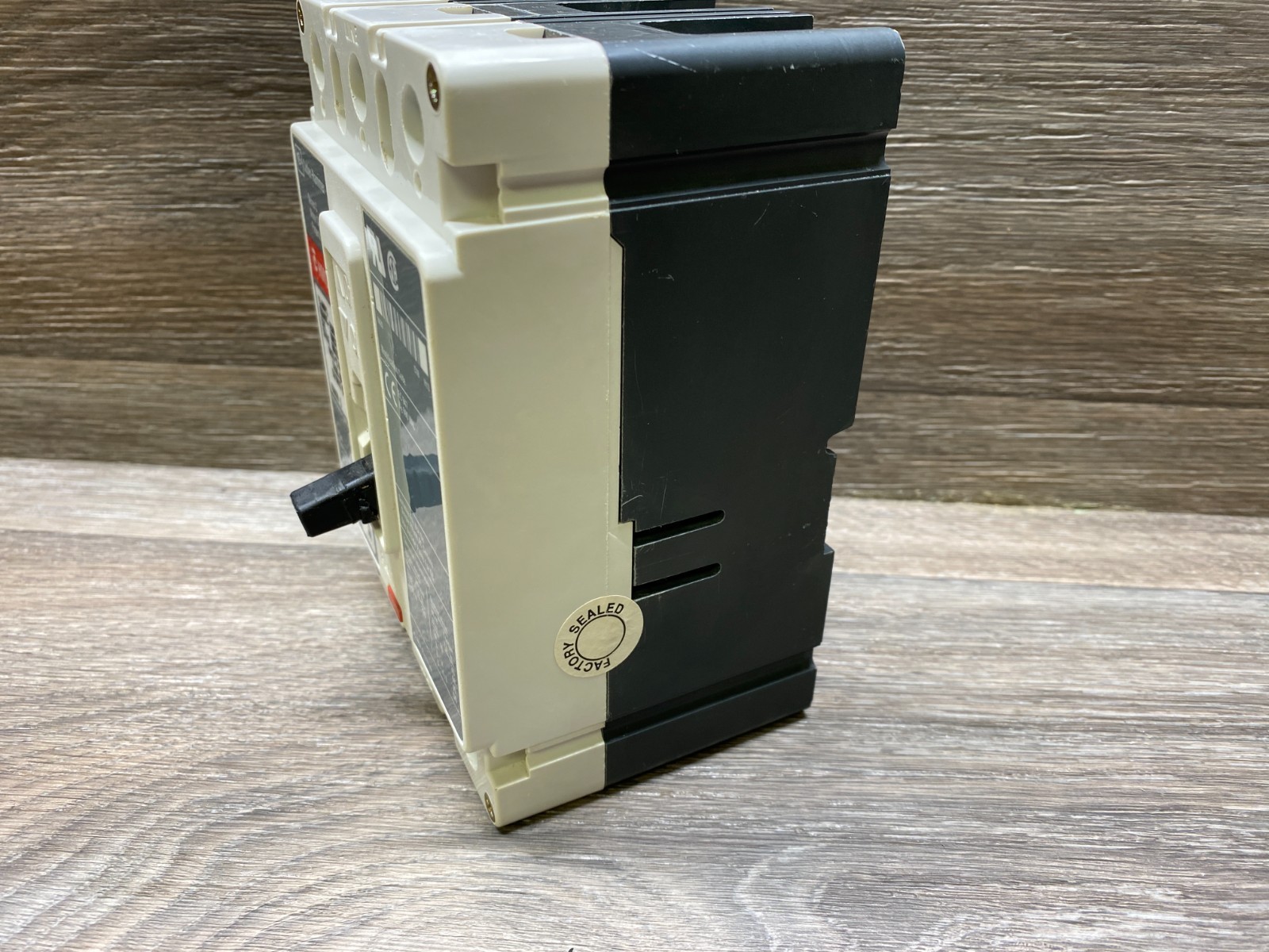 EATON /Cutler Hammer HMCP015EOC 15 Amp 600 Volt 3 Pole Circuit Breaker