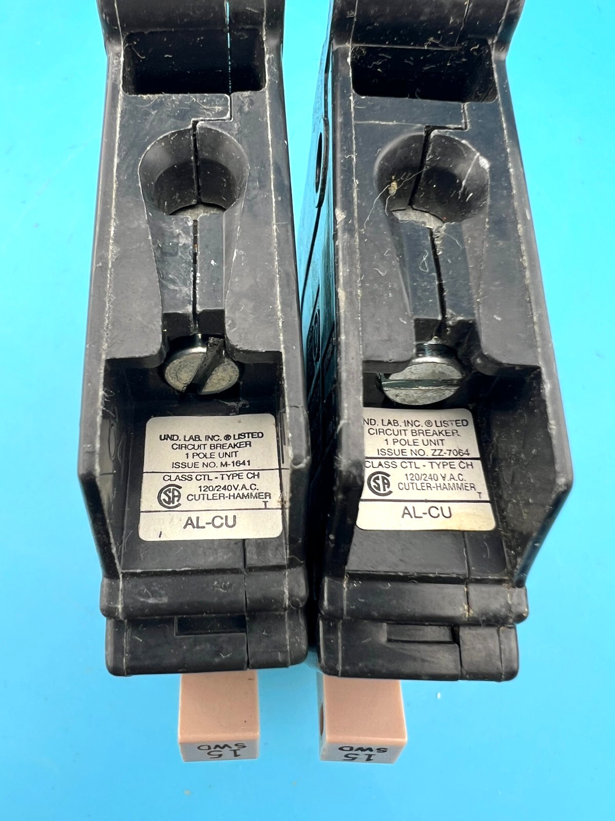 Cutler Hammer CH115 15 Amp 1 Pole Circuit Breaker CH Plastic Foot 1P (Lot Of 2)