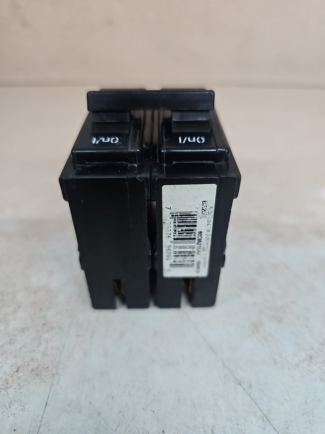 Eaton BR 230 30Amp 2 Pole Standard Trip Circuit Breaker Cutler Hammer See pics
