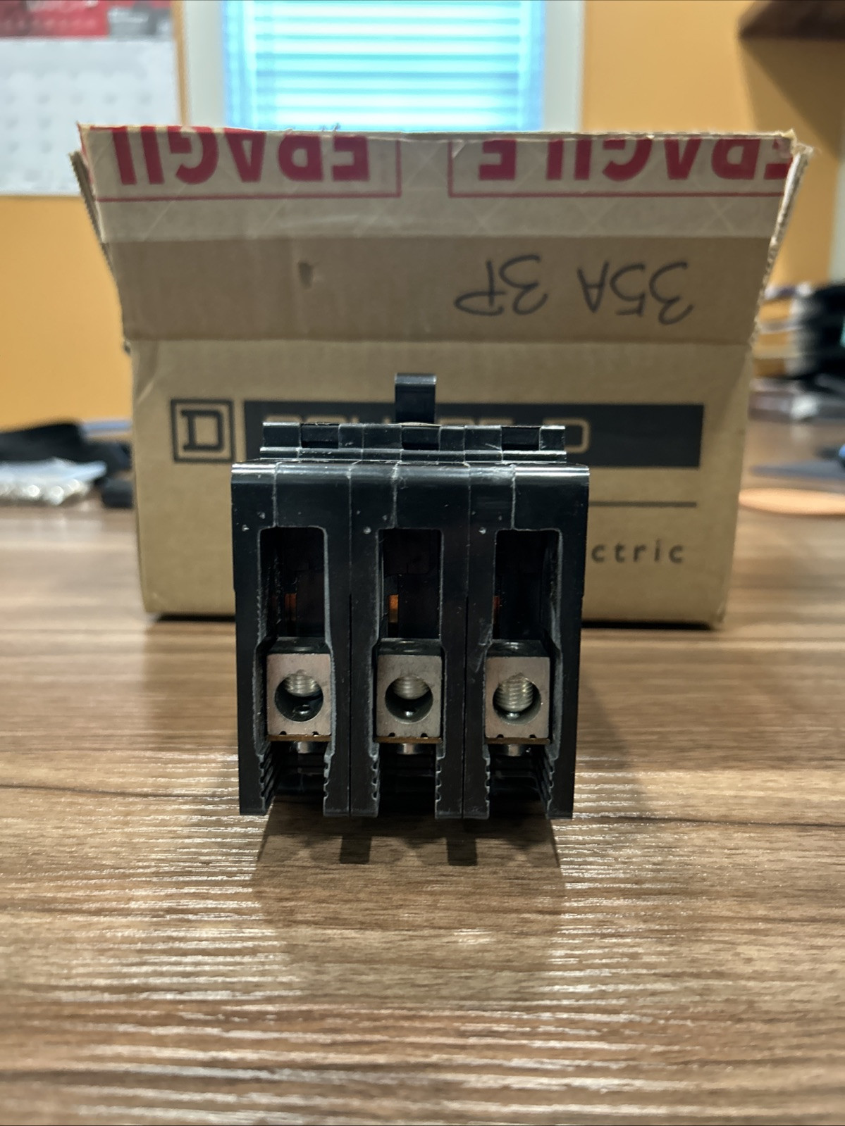 Square D 35A Circuit Breaker – EDB34035