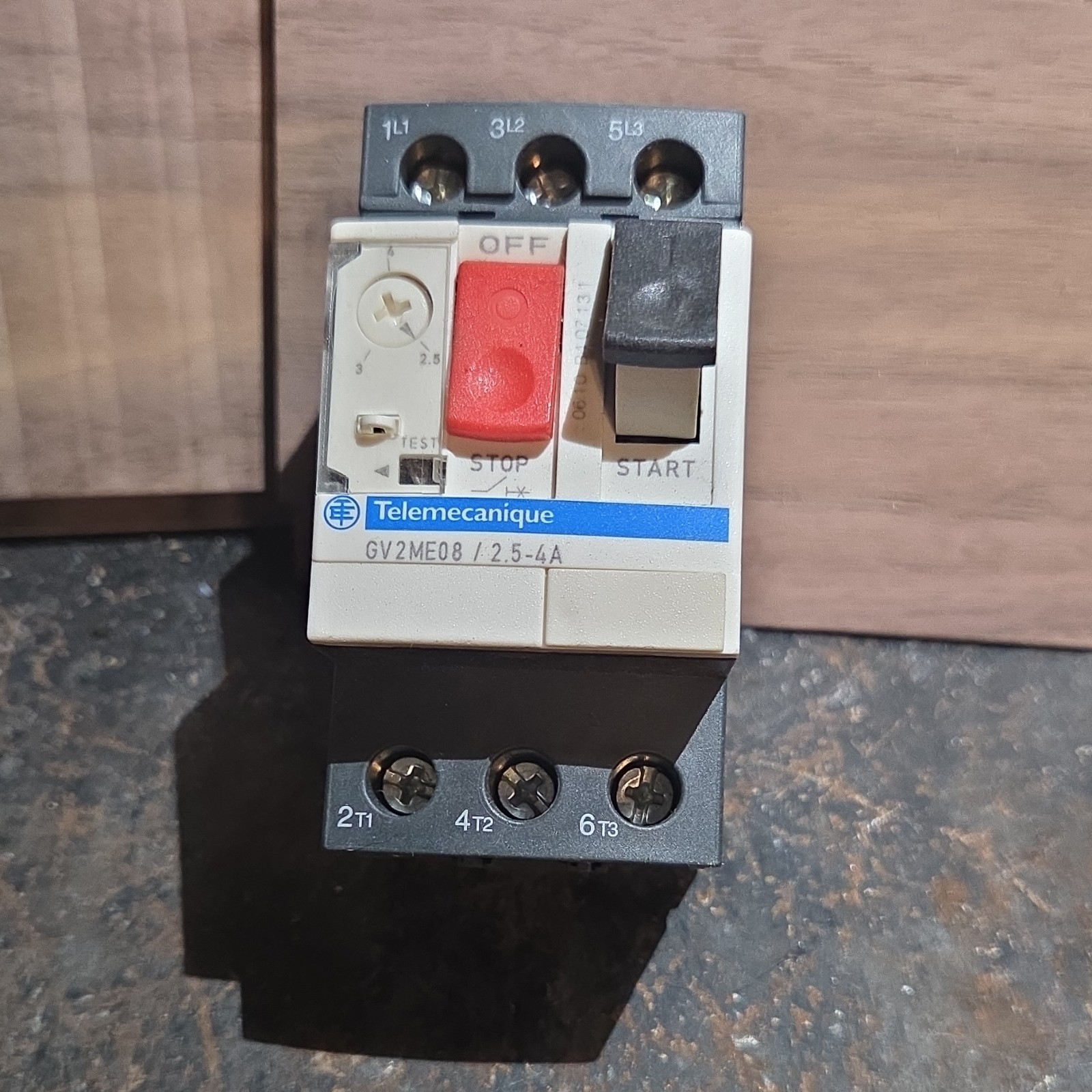Telemecanique GV2ME08 Motor Circuit Breaker 2.5-4A 3-Pole DIN Rail 400/415V 690V