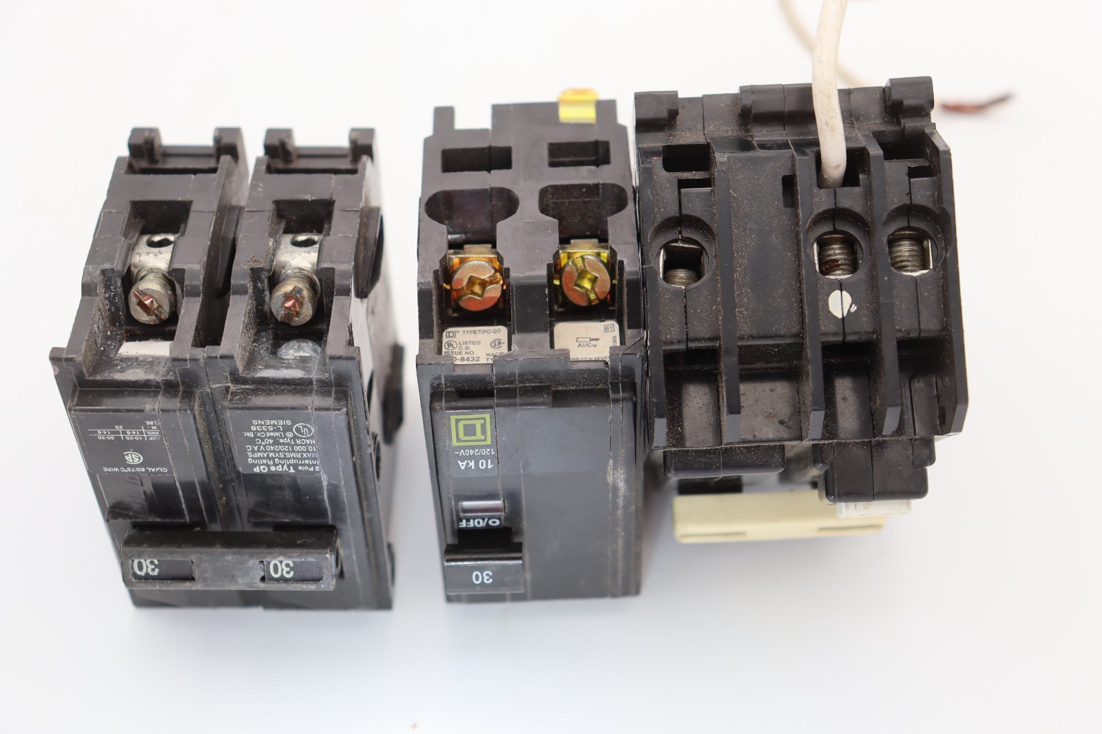Assorted lot of 8- 15 Amp 1 and 2 Pole Circuit Breakers *See Description*