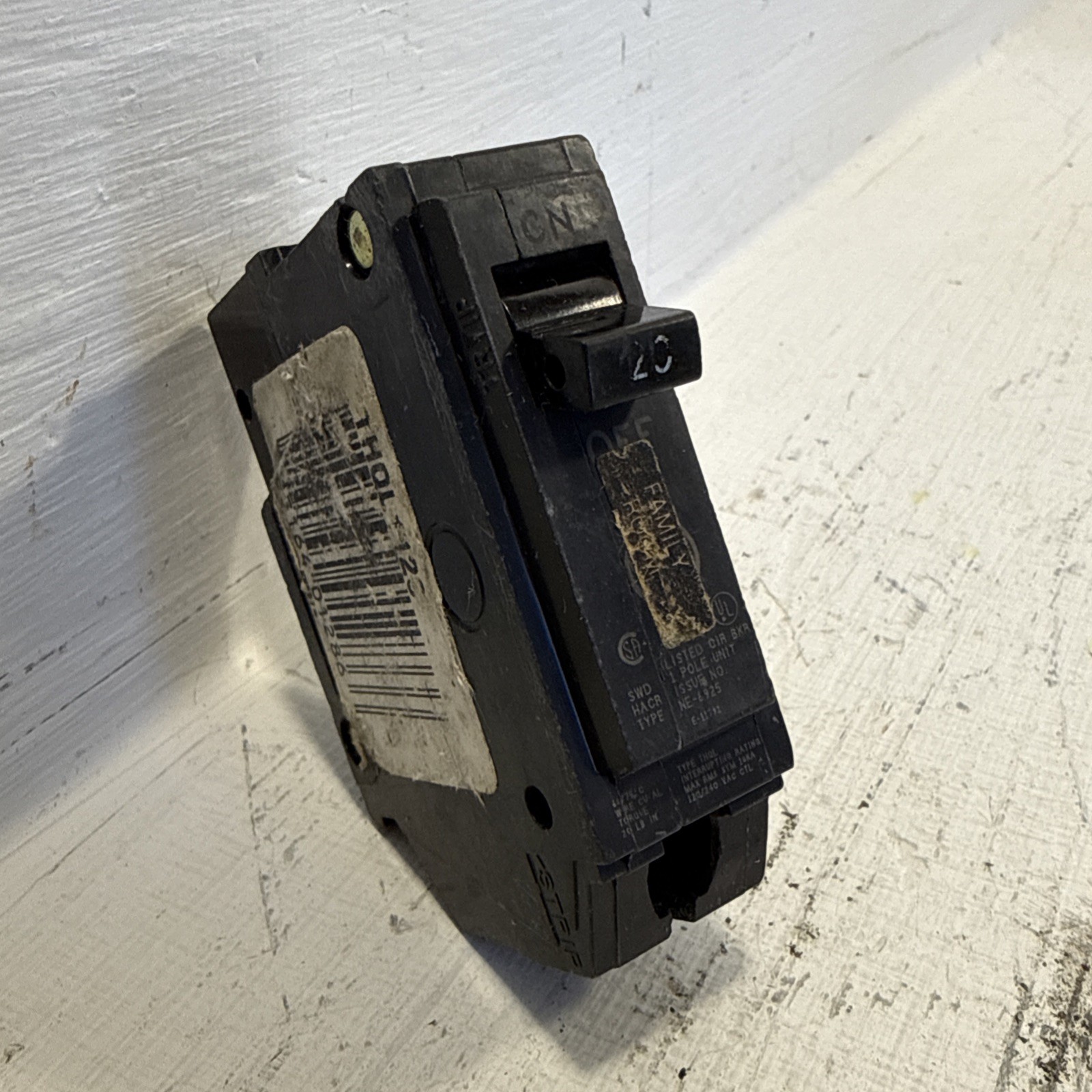 GE THQL1120 Plug-In Circuit Breaker 1 pole 20 Amp 1P 20A Type THQL 120/240VAC