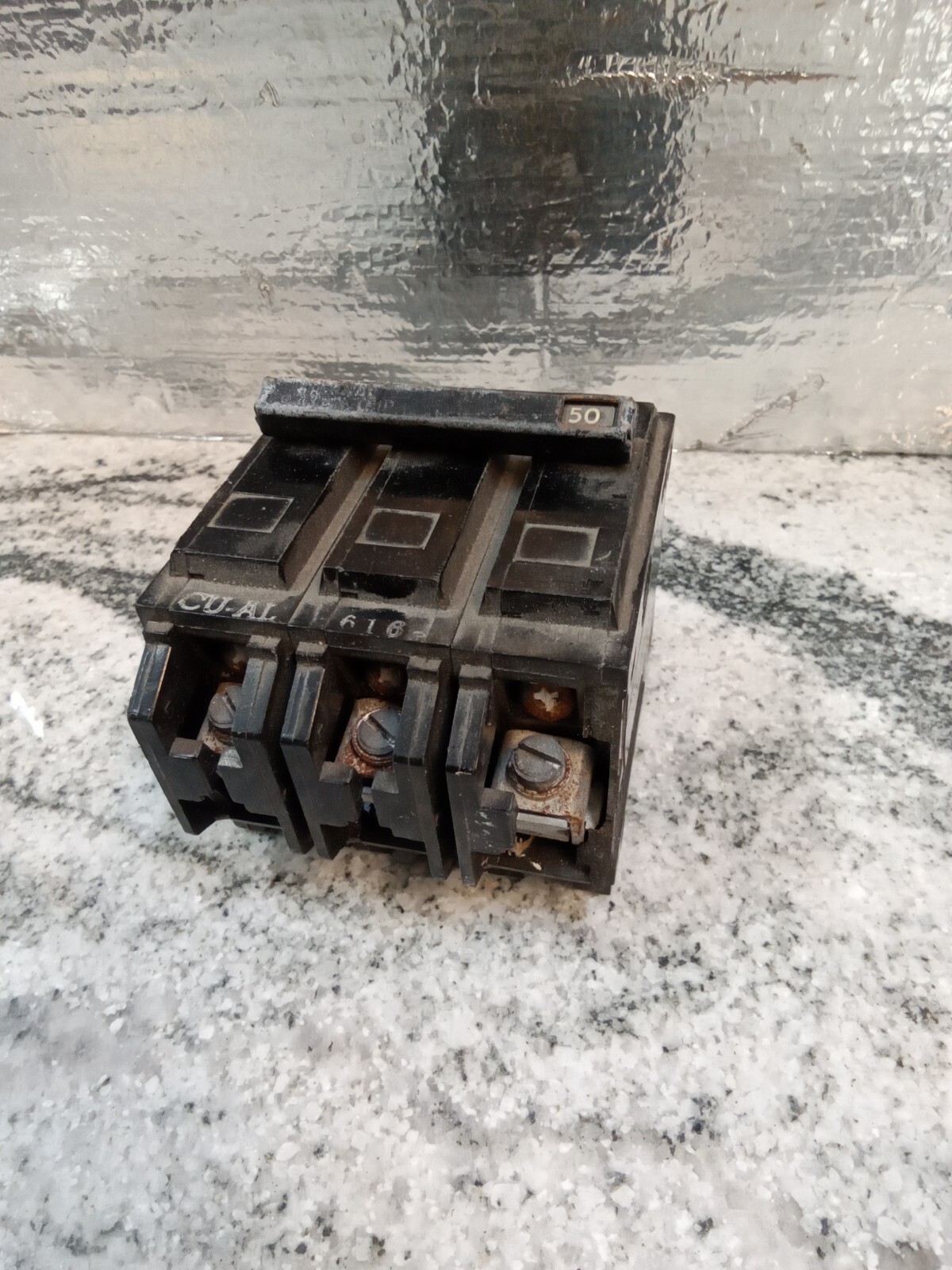 GE/TQL32050/50A/3p/240V/TYPE TQL-AC/circuit breaker/CHIPPED (B1C2UP)
