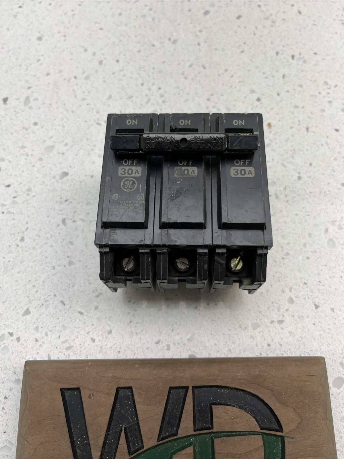 GENERAL ELECTRIC THQL32030 30A 3Pole 250VAC