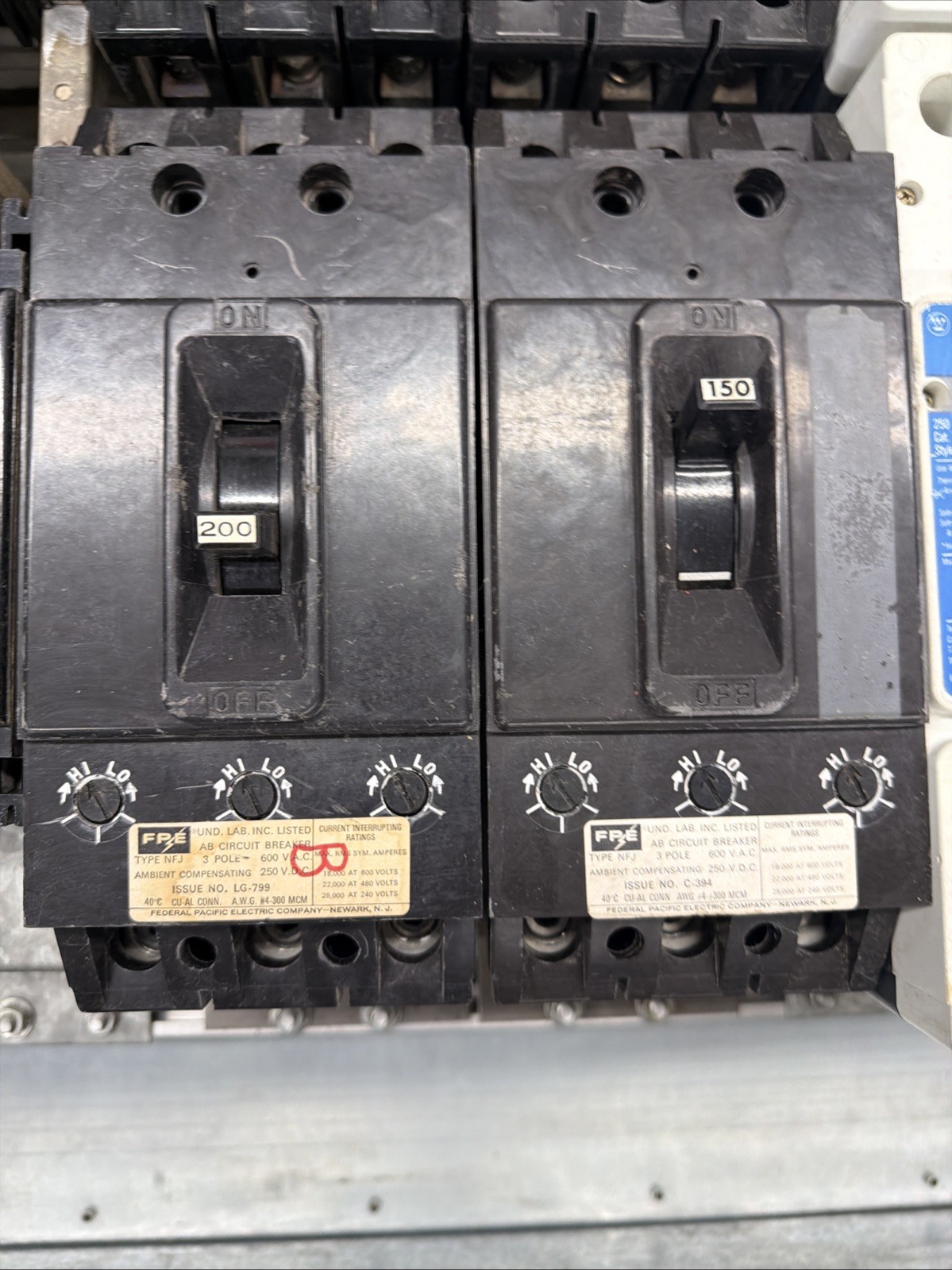 Main Lug Panelboard 1200A 3 Phase 4W Bottom/Top Feed W/Breakers 120/208V Panel