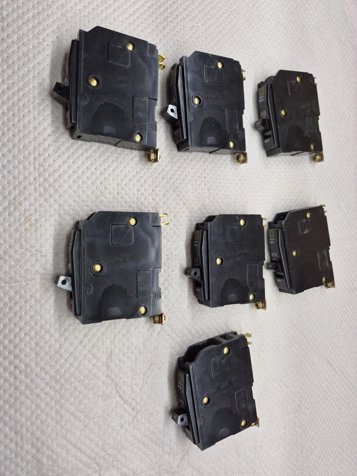 LOT OF 7 – SQUARE D QOB120 Circuit Breakers, 20a, 120/240V, 1P, 10kA, Bolt-In