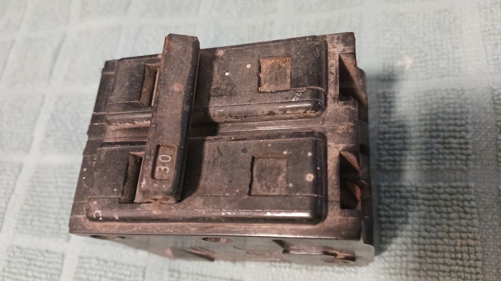 37 Assorted Older Circuit Breakers ~ Zinsco, Crouse Hinds, ITE, Slab Lok
